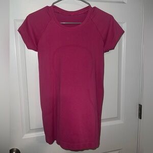 lululemon athletica Fuchsia Short Sleeve Tee